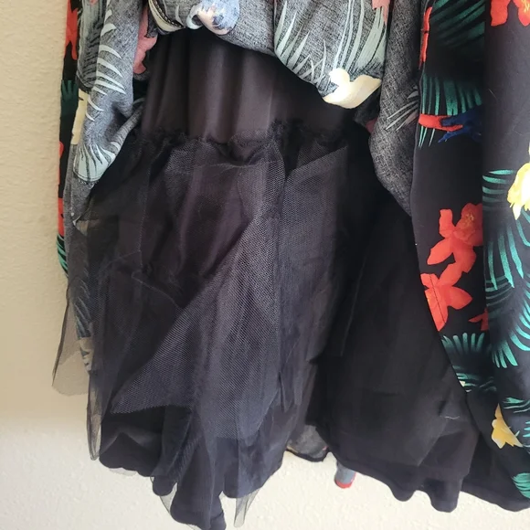 Torrid Red and Black Floral Skater Skirt - Picture 3 of 6